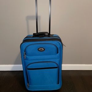 Carry on suitcase with wheels